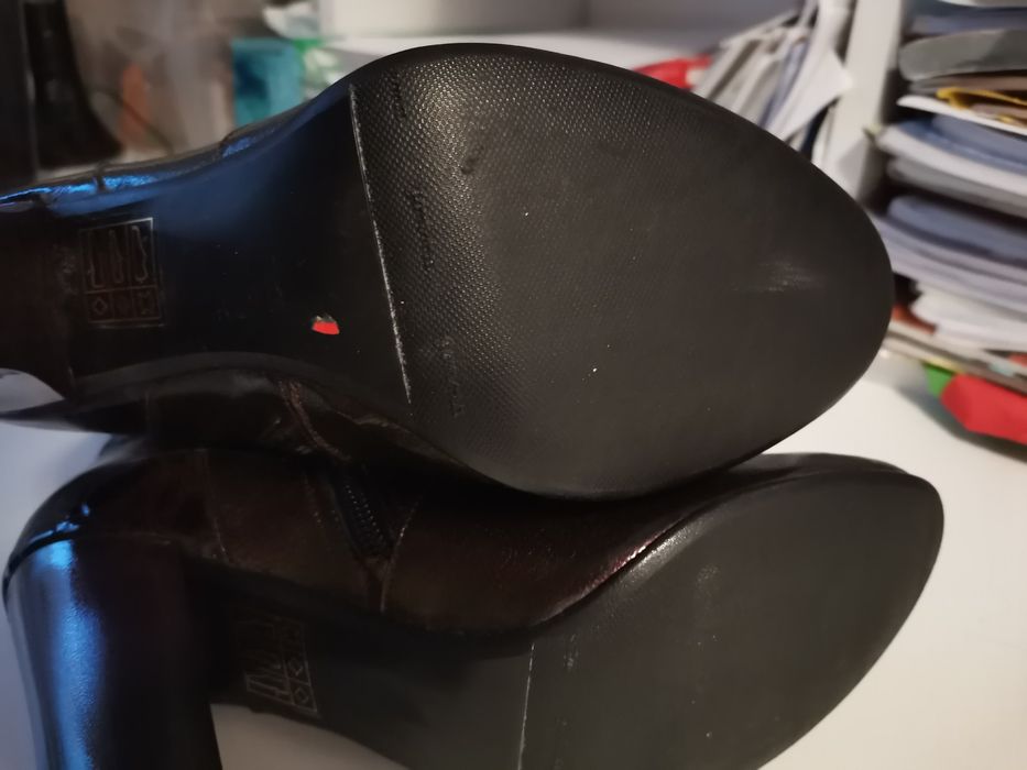 Cizme din piele lacuita mar. 37