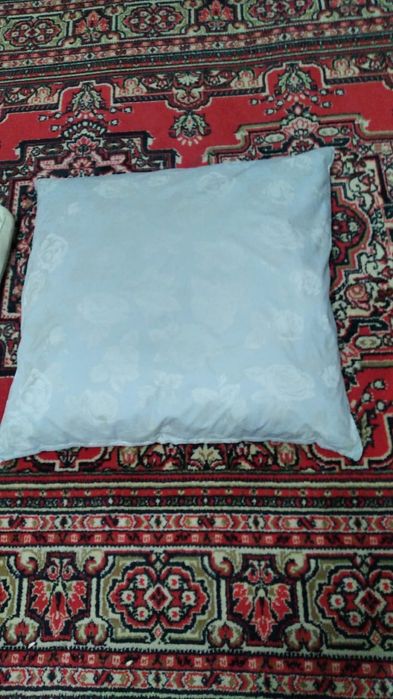 Продам подушки 2 штуки (листайте фото)