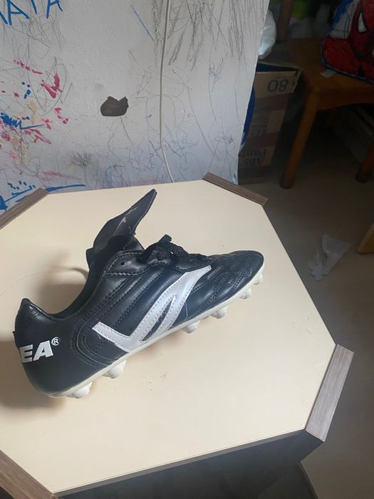 Super preț 100 Ron adidasi crampoane