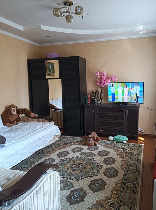 Яшнабадский район 2 дома. Во дворе.3.5. сот.