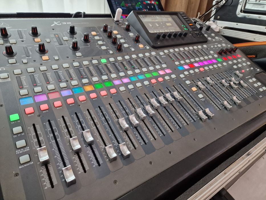 Behringer X32 – Mixer digital profesional, stare excelentă