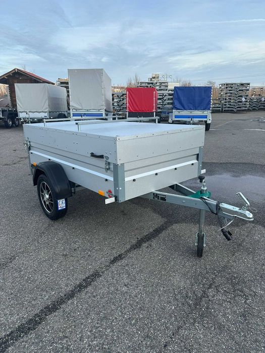 REMORCA 750KG stema cu capac si jante aluminiu