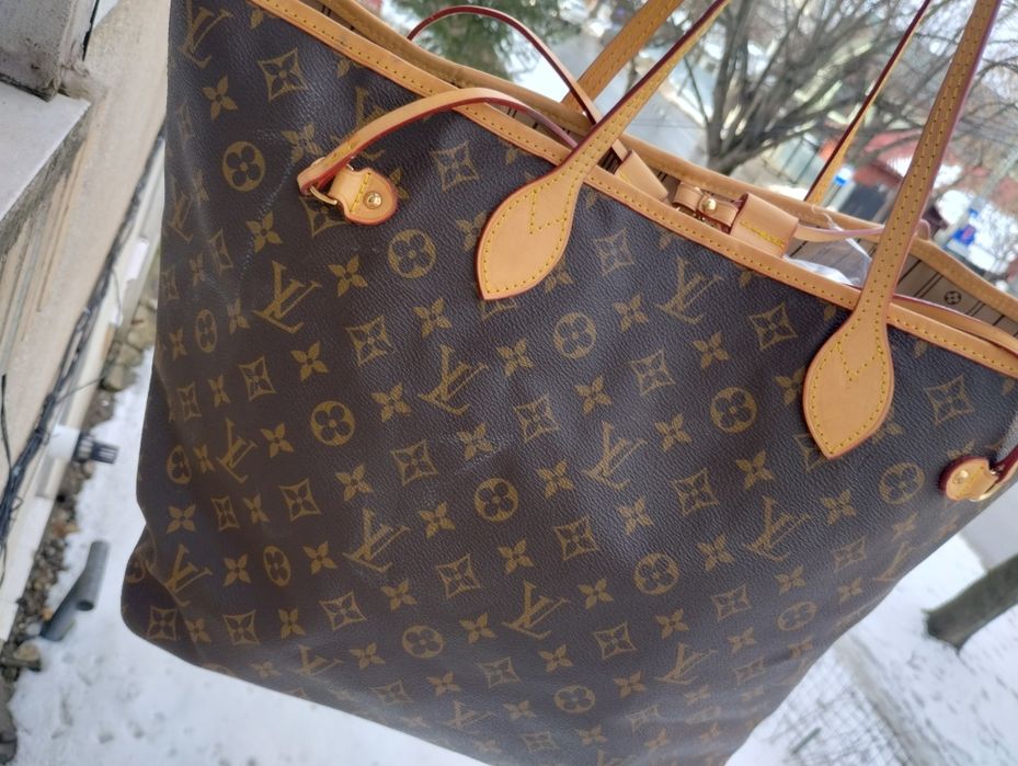Geantă Louis Vuitton