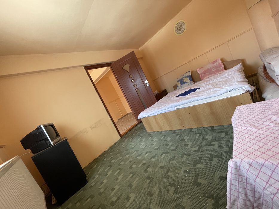 Pensiune in statiunea rânca , lînga vîrful păpușa