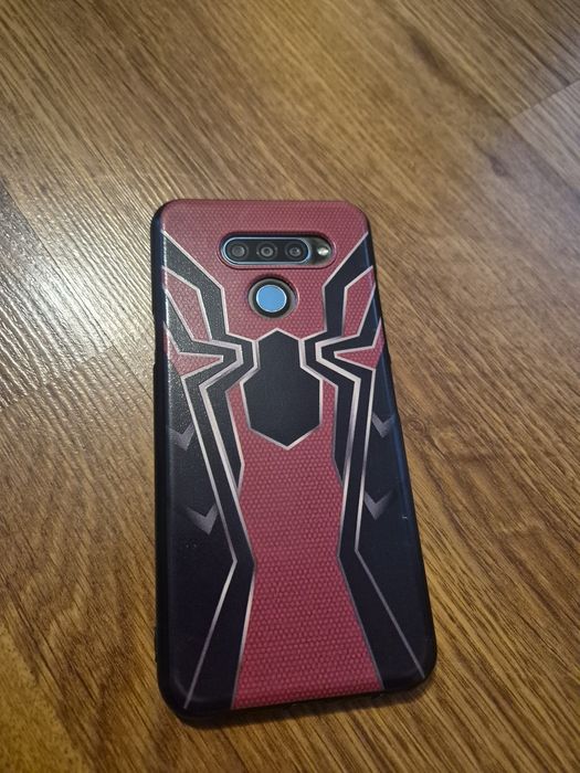 Смартфон LG Q60 + карта памет 128GB, кейсове и протектори