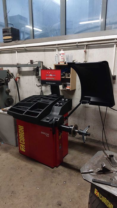 CORGHI - ЕМ9350 X Line - Електронна баланс машина с LCD дисплей