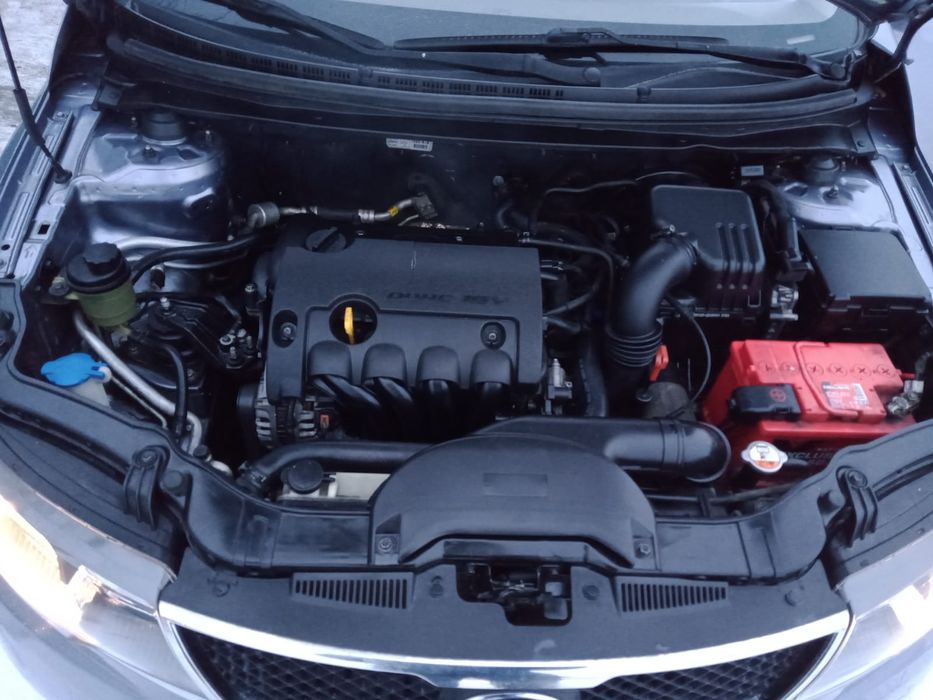 Продам автомобиль Kia Cerato 2010 г