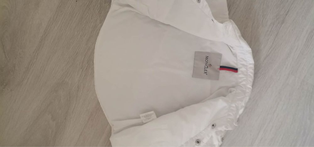 Moncler бебешко якенце