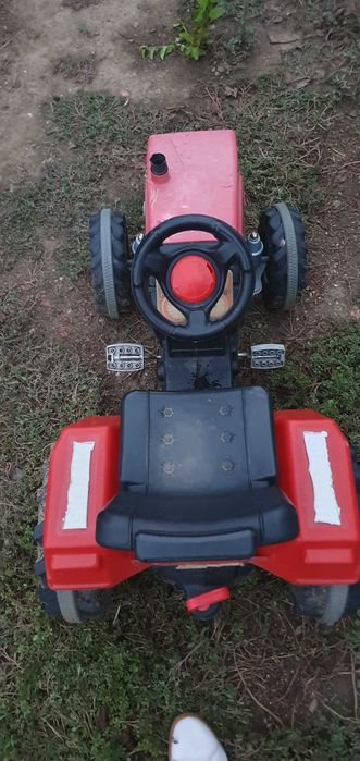 Tractor copii cu pedale