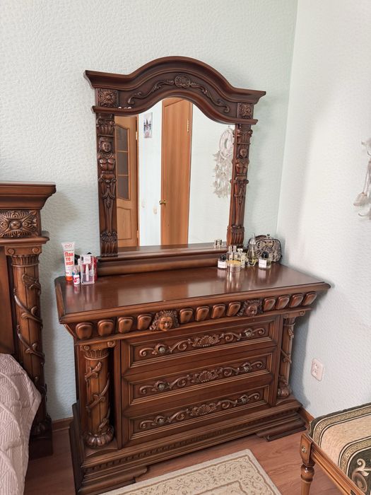 Продам спальный гарнитур