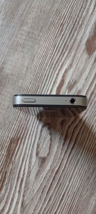 iPhone 4 с в идеальном состояние