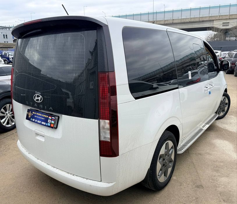 Hyundai Staria Hybrid