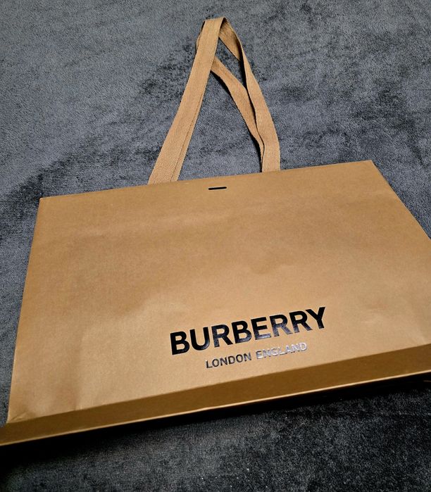Punga Burberry cu defect