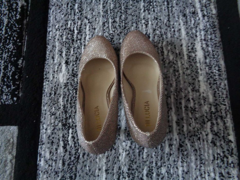 Vand pantofi de dama