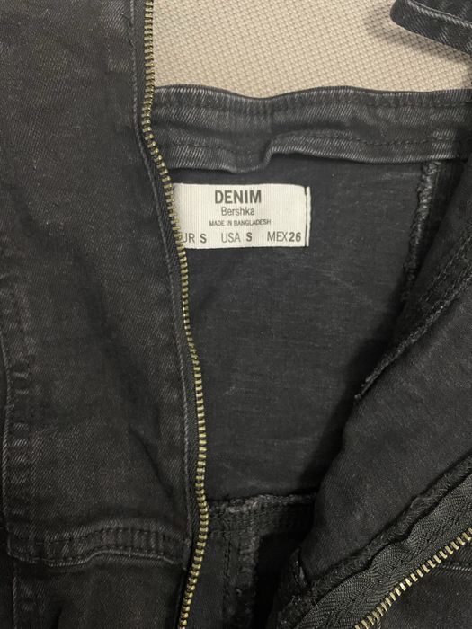 Черен дънков гащеризон с цип Bershka