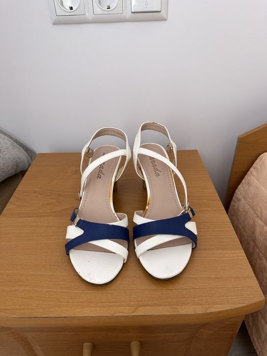 Обувки на висок ток