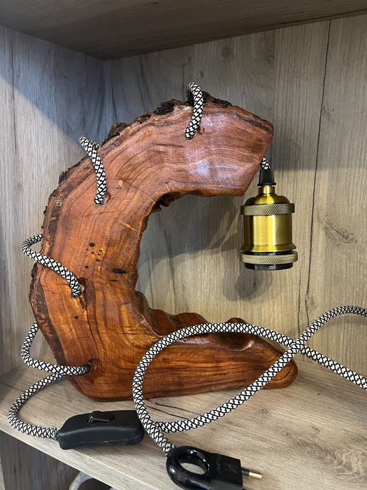 Настолна лампа.