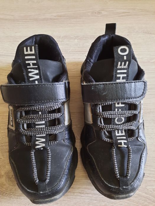 Продам  детские  кросовки