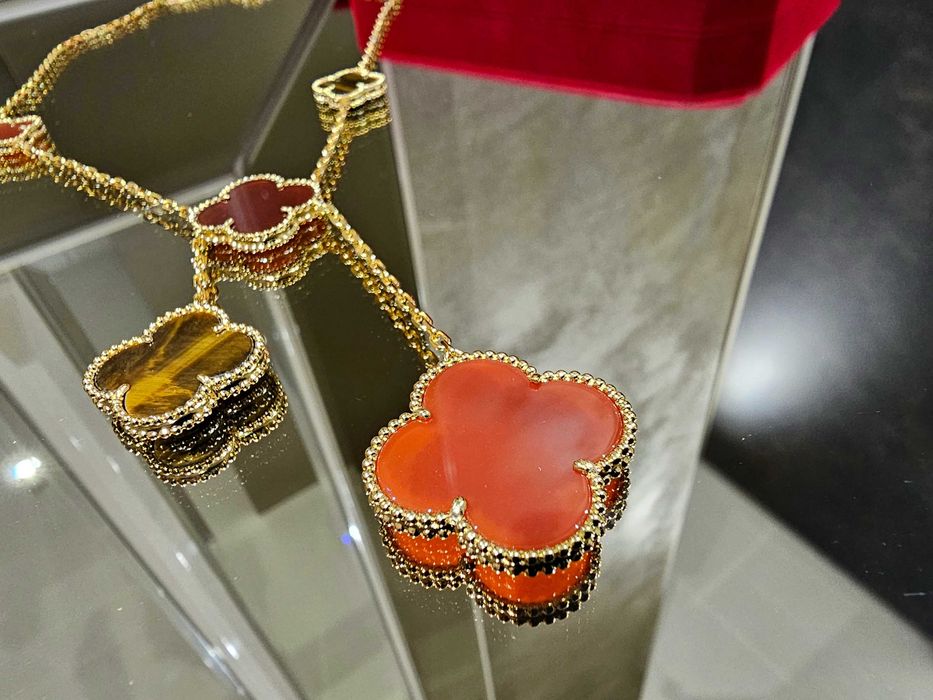 Van Cleef & Arpels VCA Gold Magic Red Tiger Eye Alhambra Дамско Колие
