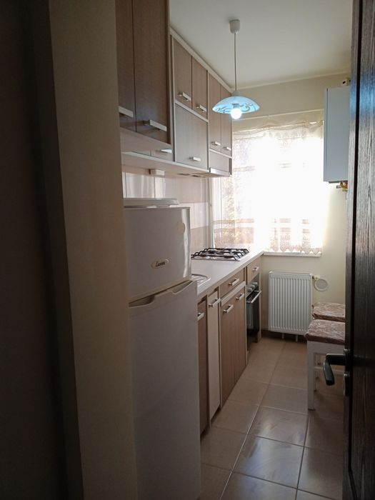Închiriez apartament cu 2 camere