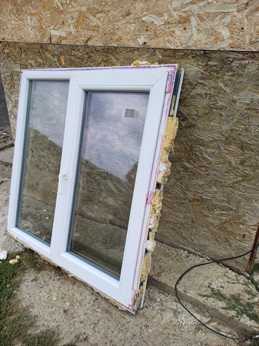 Geam PVC în stare buna