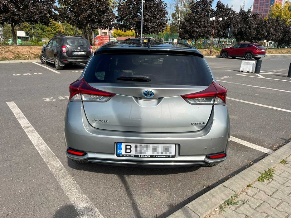 Toyota Auris Touring Sports 1.8 Hybrid Automată, 2018 (prima înmatriculare 02.2019) – 149.457 km | Garanție baterie hibridă | 2 seturi de roți