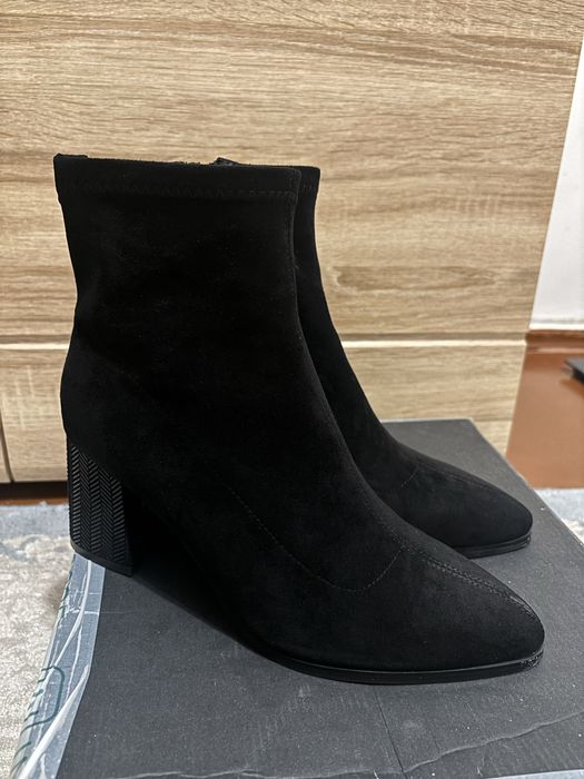 Ботинки осенние замшевые почти новые