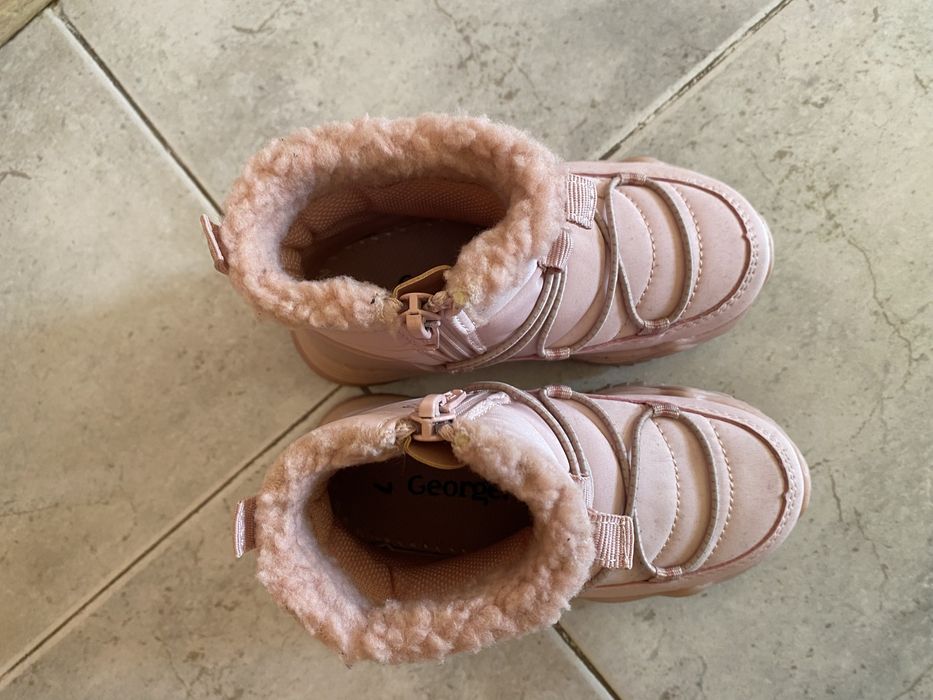 Детски обувки за момиченце/ боти ЧИСТО НОВИ