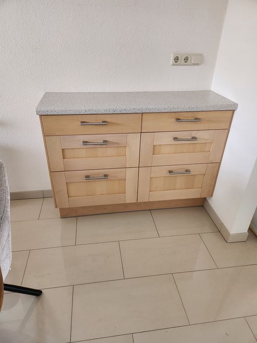 Кухня с вратички от масив