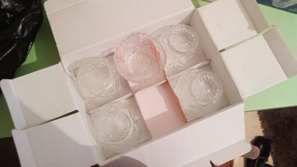 Бесплатно дам посуды кому надо