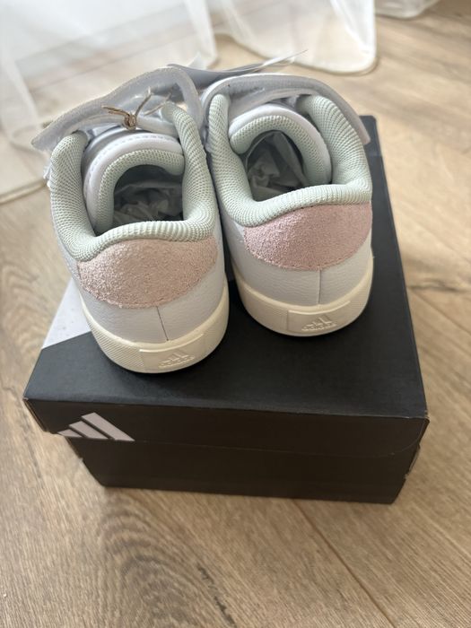 Кецове Adidas Court 26