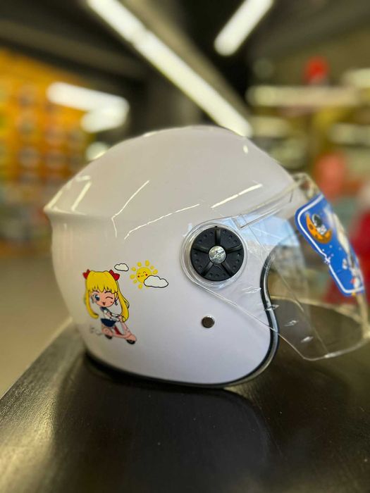 Ново! Детска скутерска каска Ново!