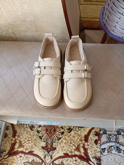 4 штуки Женской  обуви 37 размер