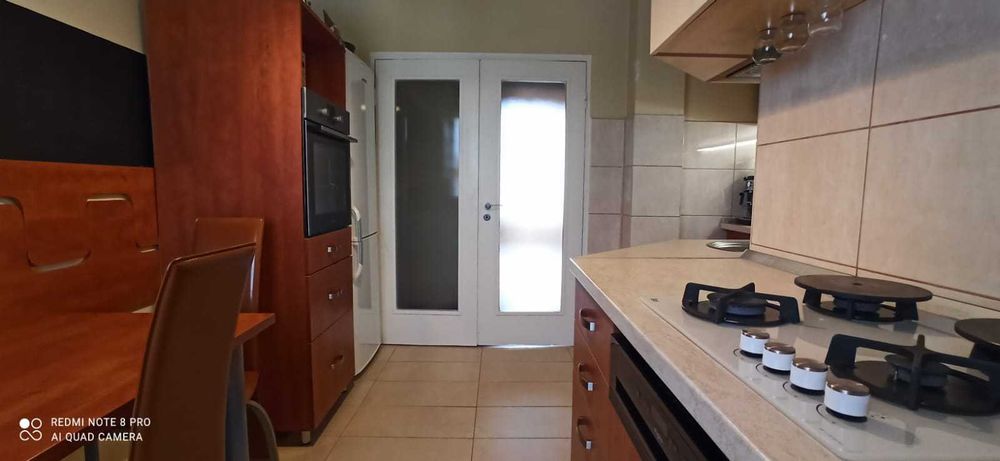 Inchiriez apartament cu 3 camere, complet mobilat și utilat (pe termen lung):