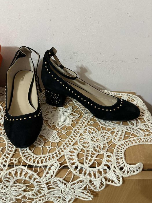 Pantofi cu toc si ținte cu bareta