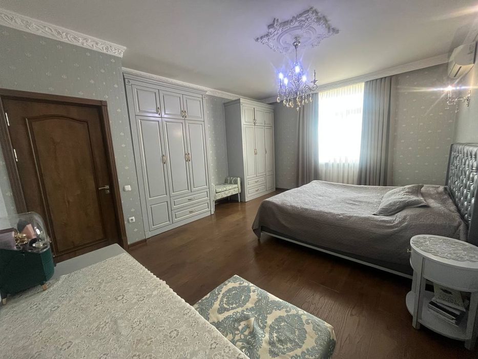 Продаётся квартира 6- комнатная ЖК Эльбек