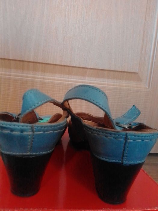 Продам женскую обувь