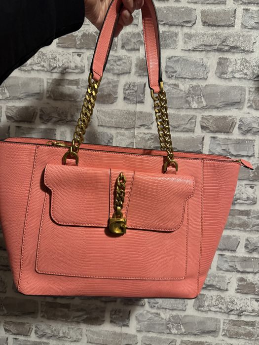 Нова чанта guess