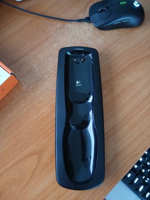 Logitech statie incarcare telecomanda universala