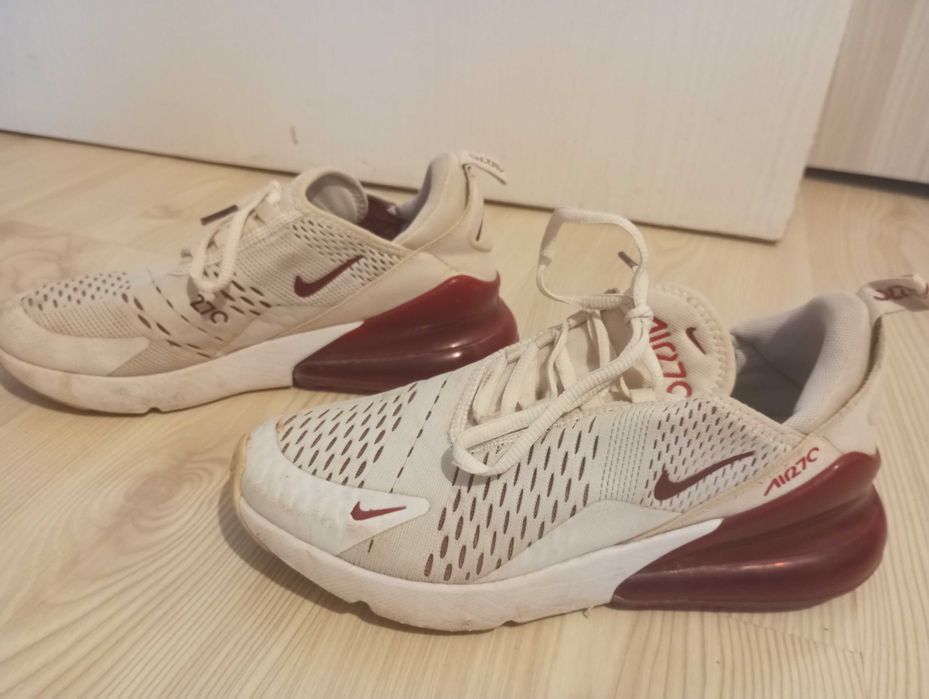 Почти нови дамски маратонки Nike air max 27 C