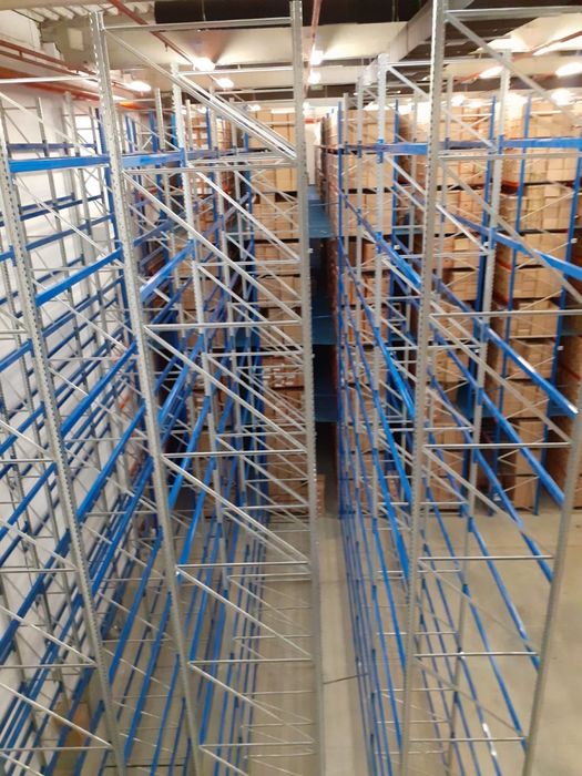 Rafturi depozitare arhiva