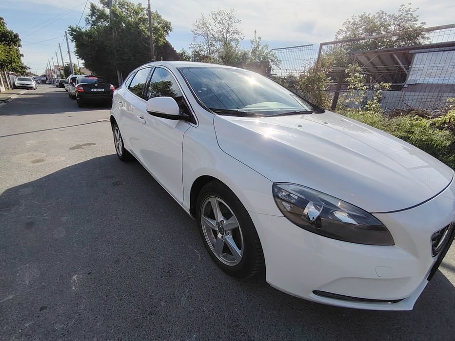 Vînd Volvo v40 2015