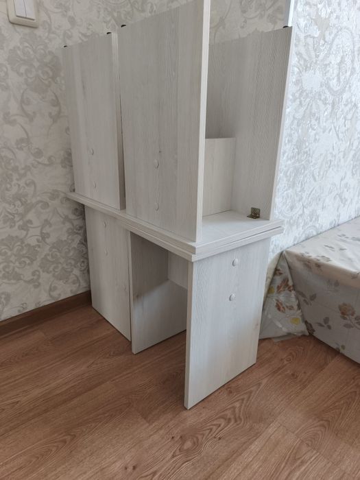 Стол с табуретками