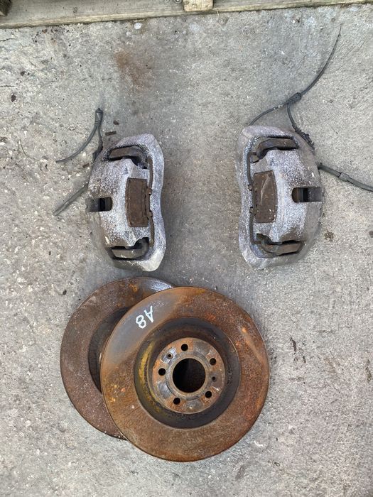 Предни дискове спирачни апарати и накладки Ауди А8 д3 360мм Audi A8