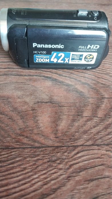 Panasonic  HC V 100