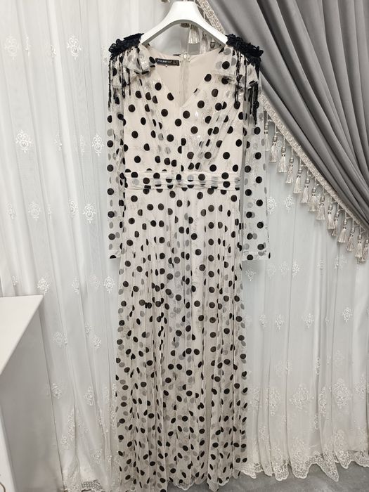 Длинное платье с горошкой