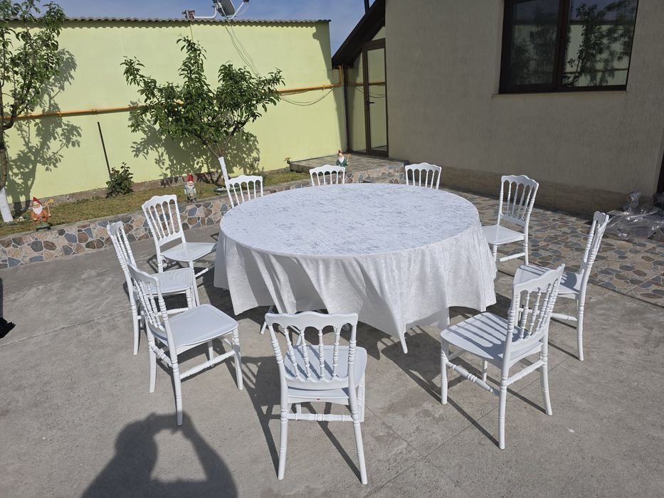 Inchiriez mese si scaune pentru evenimente