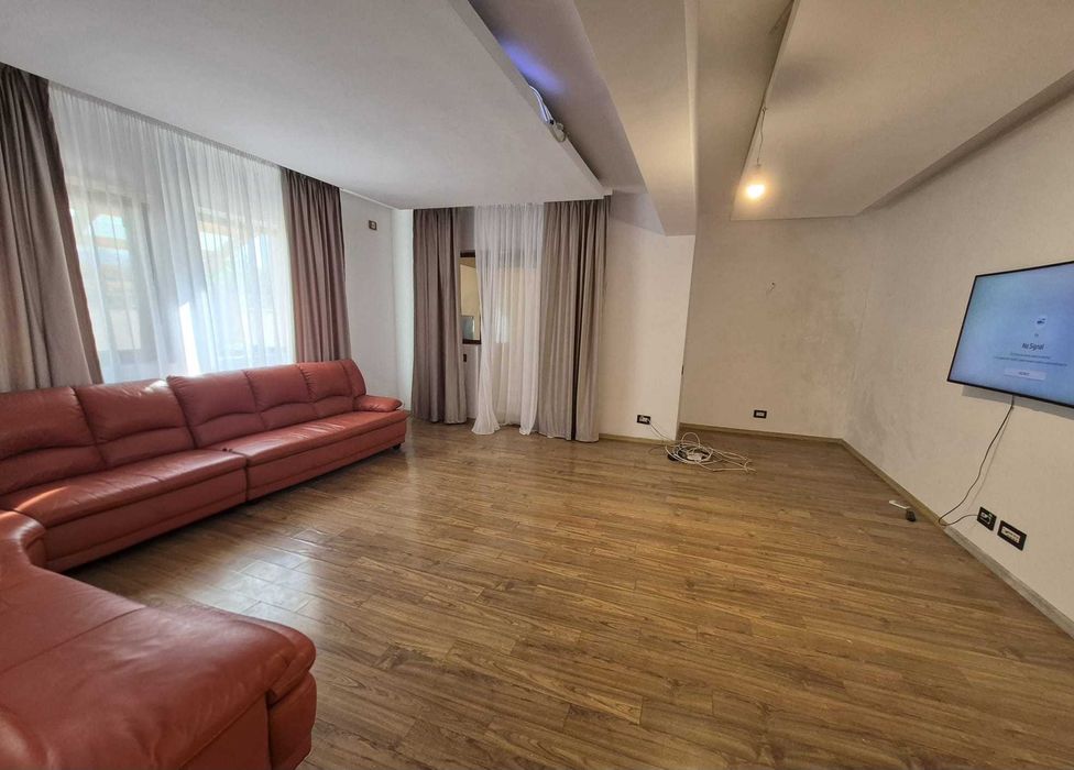 Proprietar - Vila cu 6 camere, 200 mp,3 bai,pretabila orice activitate