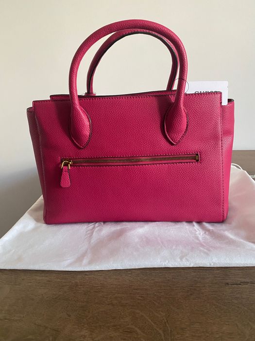 Geantă Nouă, Guess