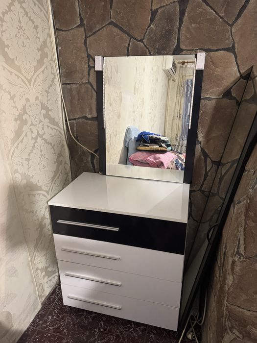 Спалния със скрийн и гардероб